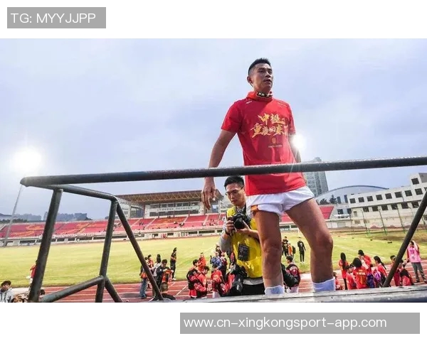 40岁重庆铜梁龙老将黄希扬荣膺感动重庆十大人物称号展现拼搏精神 40岁重庆铜梁龙老将黄希扬荣膺感动重庆十大人物称号展现拼搏精神